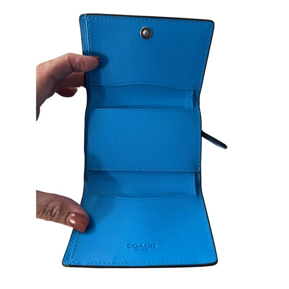 COACH MICRO WALLET ELECTRIC BLUE WITH SILVER-TONED HARDWARE NWT - Picture 2 of 2